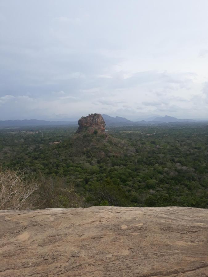Hewage Resort Anuradhapura Bagian luar foto